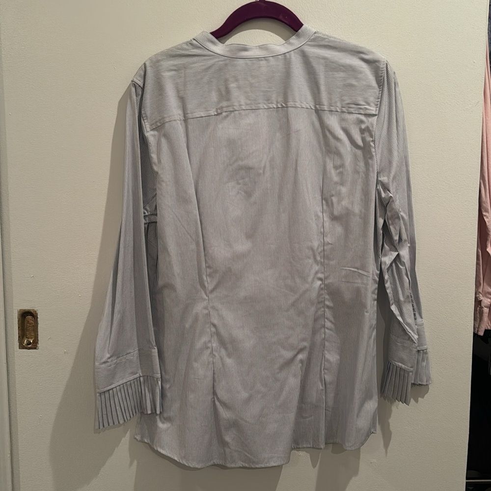 BRAND NEW: Tailored Fit Banana Republic Button Down - Picture 2 of 5